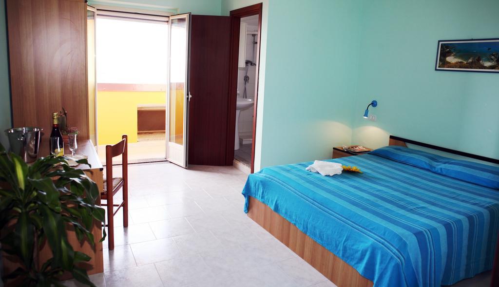 A Turri Hotel Capo Vaticano Szoba fotó